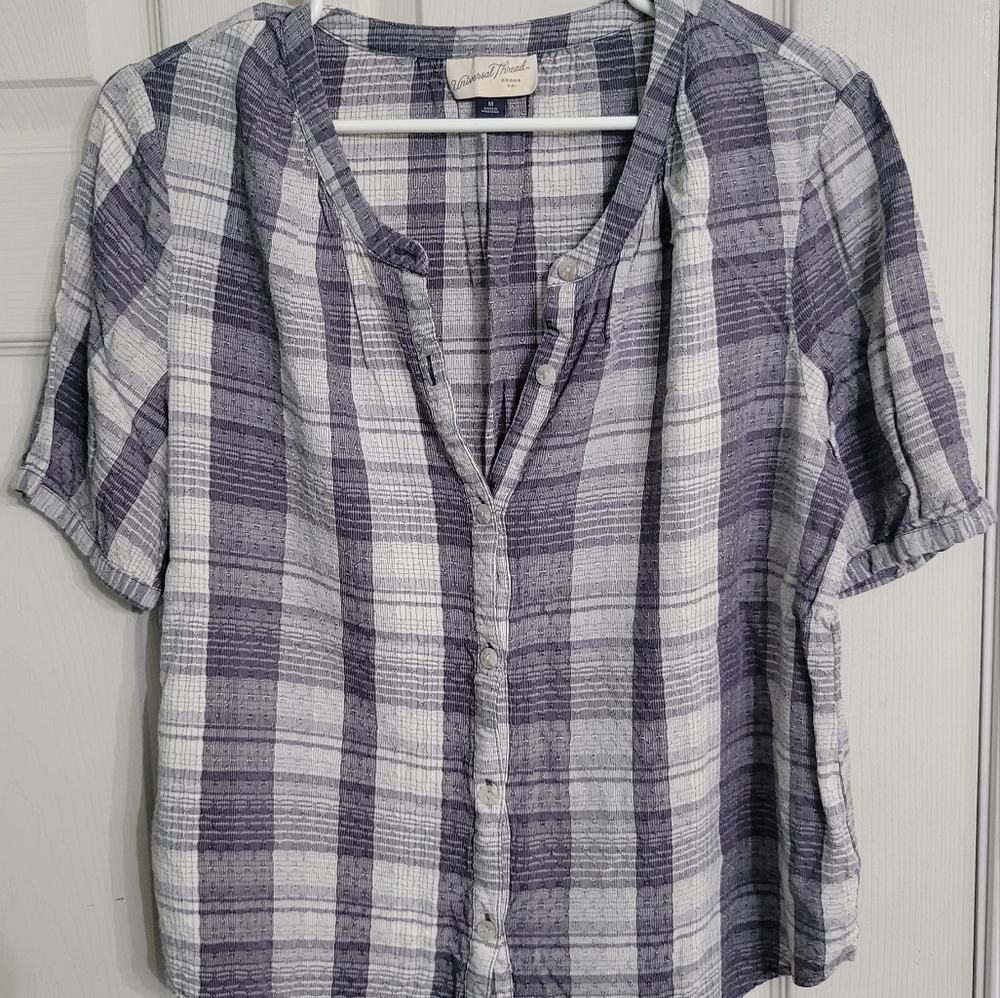 Universal Thread Women's Medium Size Short Sleeve Button-Down Blouse